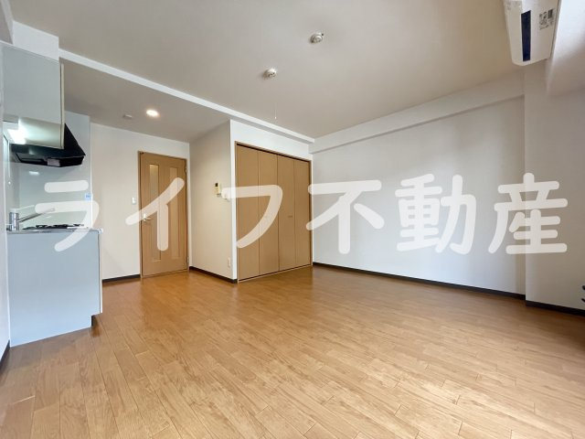 メルベーユ高井田の居間・リビング|ゆったりとした居間です