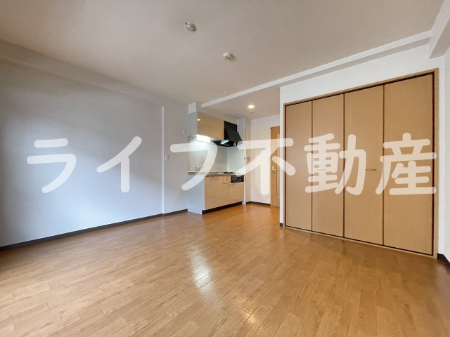 メルベーユ高井田の居間・リビング|こちらの居間で趣味の時間をお楽しみください