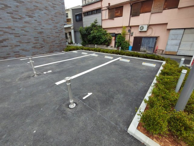 【駐車場】ファーストフィオーレ十三エリオ
