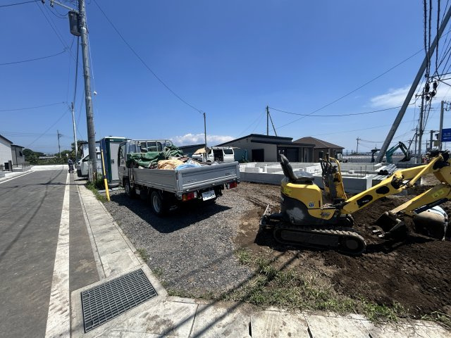 新築　高崎市金古町 全11区画　7号棟の駐車場|現地写真　駐車スペースは建物西側に並列2台分可能です！