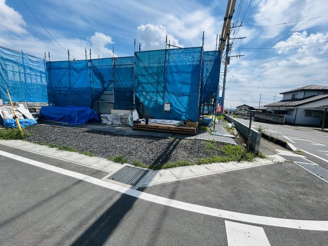 新築　高崎市金古町 全11区画　7号棟の駐車場|現地写真　駐車スペースは建物西側に並列2台分可能です！