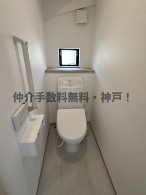 【トイレ】 | 神戸市須磨区竜が台6丁目　新築戸建A号棟　仲介手数料無料！ | 清潔感のあるトイレです