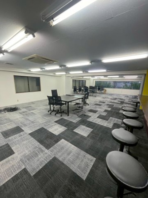 【居間・リビング】 | 安藤ビル | ★1フロア！125.68㎡・３面採光の開放的な事務所です★