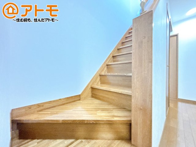 【内装】 | 裾野市二ツ屋　中古一戸建て | 階段は緩やかで手すりもついているので上りやすくなっています！