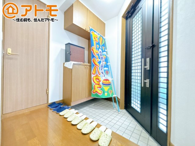 【玄関】 | 裾野市二ツ屋　中古一戸建て | 玄関は収納付きで使い勝手良好♪見た目もすっきり♪