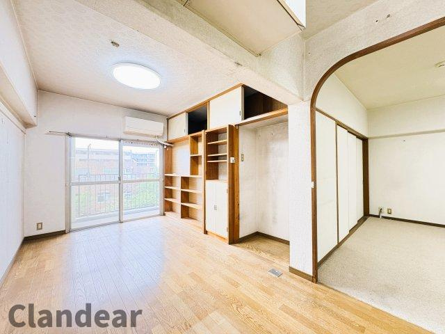 東建金町マンションの居間・リビング|ドキドキの新生活も、安心してスタート。ぴったりの住まいを見つけませんか？クランディアが一緒に住まい選びをサポートします‼　まずは、お気軽にお問合せください　＃クランディア