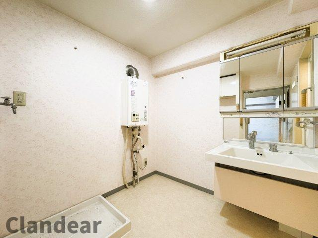 東建金町マンションの洗面所|ドキドキの新生活も、安心してスタート。ぴったりの住まいを見つけませんか？クランディアが一緒に住まい選びをサポートします‼　まずは、お気軽にお問合せください　＃クランディア