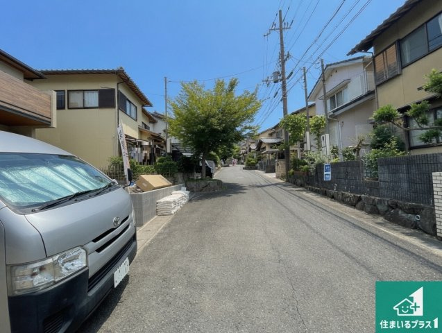 京都市西京区大枝北沓掛町　新築一戸建ての前面道路含む現地写真|周辺は落ち着いた街並みの住宅地！子育てがしやすい住環境です！まだ未完成ですが、現地でしかわからない事もございます。是非一度ご覧ください。