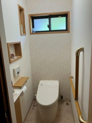 「ちょうどよい平屋」野市町西佐古　中古一戸建てのトイレ|手すり付きで安心して使える清潔感あるトイレ☆