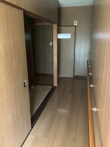 「ちょうどよい平屋」野市町西佐古　中古一戸建てのその他|バリアフリー設計の安心廊下。手すり付きでご高齢の方にもやさしい住まい