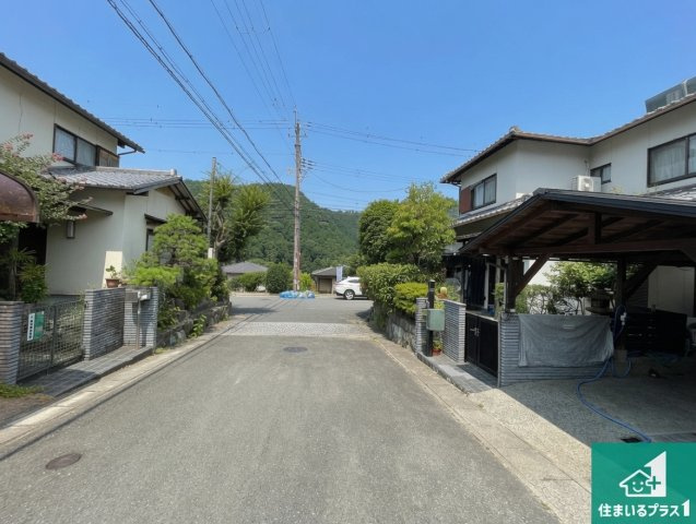 京都市西京区大枝北沓掛町　新築一戸建ての前面道路含む現地写真|周辺は落ち着いた街並みの住宅地！子育てがしやすい住環境です！まだ未完成ですが、現地でしかわからない事もございます。是非一度ご覧ください。