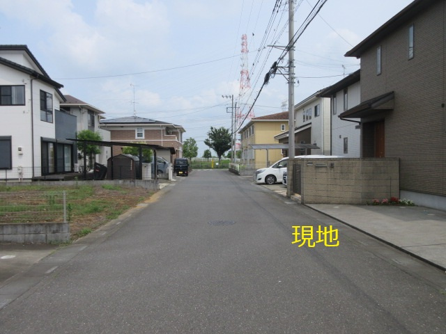 中古戸建　東松山市あずま町1-16-6の前面道路含む現地写真