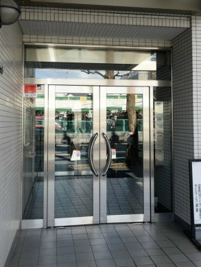 迦葉高円寺マンションのエントランス