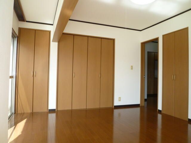 今井ビルの洋室