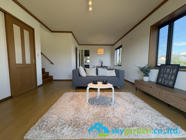 藤沢市宮原　中古戸建の居間・リビング|ゆったり過ごせる居間です