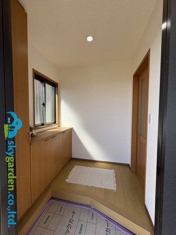 藤沢市宮原　中古戸建の玄関|ゆったりとした玄関です