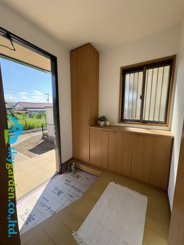 藤沢市宮原　中古戸建の玄関|ゆったりとした玄関です