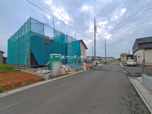 越谷市大竹　新築一戸建て　1号棟の前面道路含む現地写真