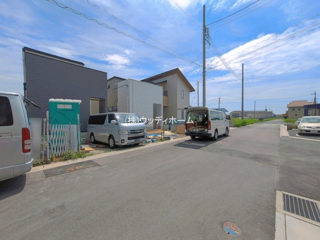 越谷市大竹　新築一戸建て　1号棟の前面道路含む現地写真