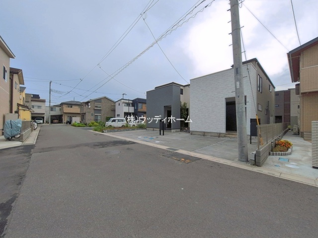 越谷市大竹　新築一戸建て　2号棟の前面道路含む現地写真