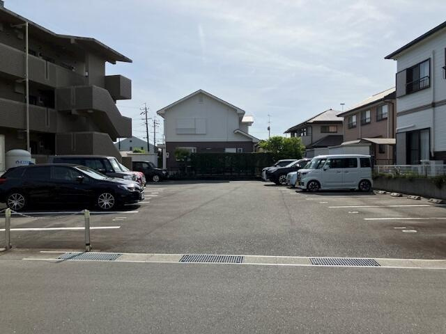 【駐車場】 | 秋桜