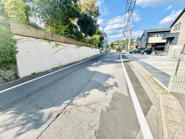 グラファーレ千葉市若葉区加曽利町８期の前面道路含む現地写真
