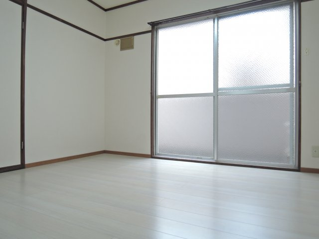 高槻市中川町の賃貸マンションの洋室