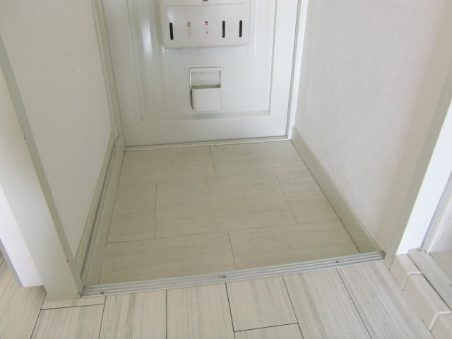 高槻市中川町の賃貸マンションの玄関