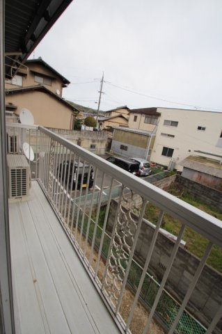 ファミール桃の郷　B棟のバルコニー