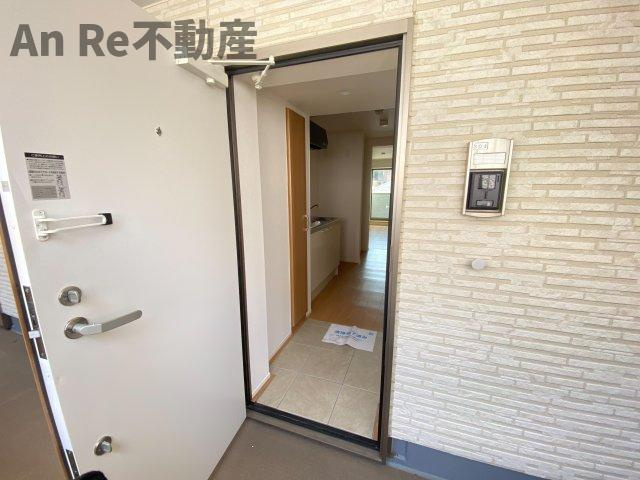 川口市戸塚東２丁目のアパートのエントランス