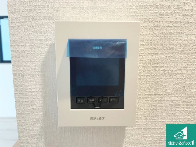 高槻市春日町　新築一戸建ての防犯設備|カラーモニターインターホン！声だけでなく来訪者の姿や顔がモニターで確認できるので、小さなお子様がいらっしゃるご家庭でも安心できます！