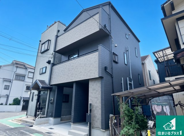 高槻市春日町　新築一戸建ての外観|お客様に長く安心して住んでいだだける事にこだわった家づくり！住んでからのアフターサービスにもしっかりと取り組んでいます！