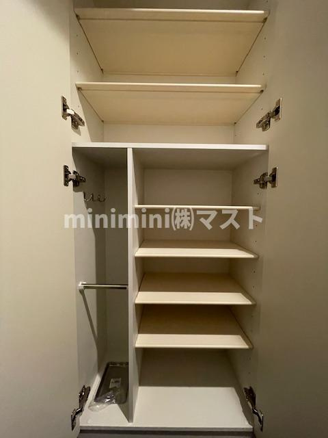 大阪市浪速区浪速東２丁目の賃貸マンションの収納