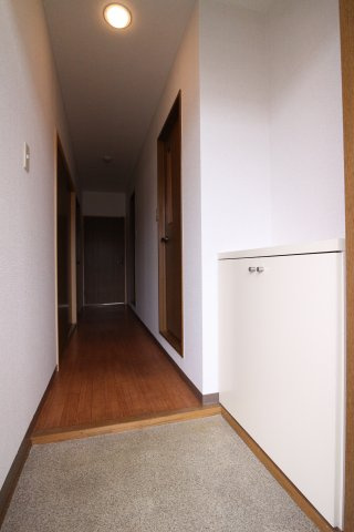 シャトル永井の玄関