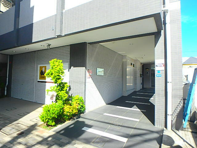 グランジャルダン三鷹のエントランス