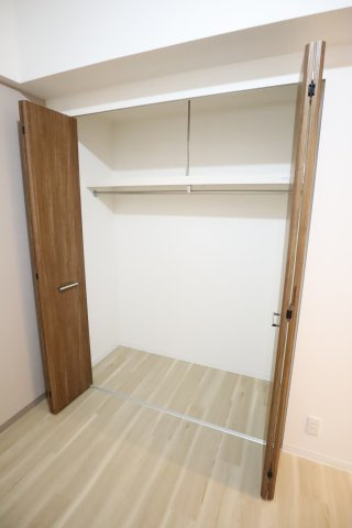 大阪市城東区成育２丁目の賃貸マンションの収納