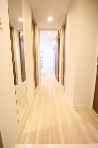 大阪市城東区成育２丁目の賃貸マンションのロビー