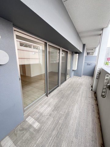 大阪市城東区成育２丁目の賃貸マンションのバルコニー