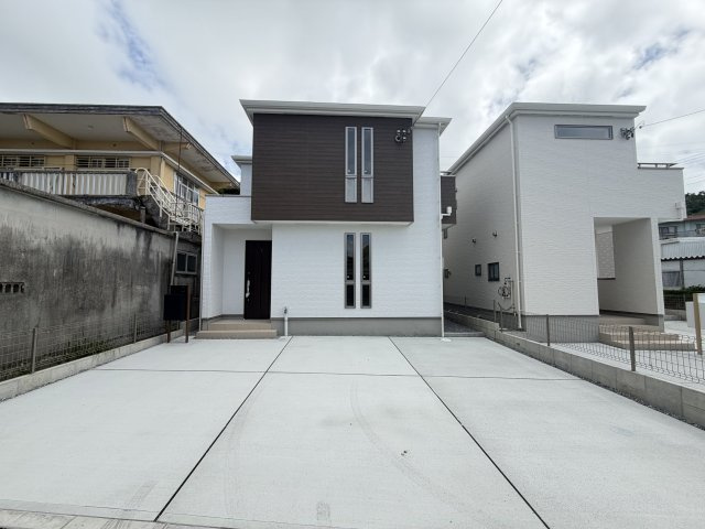 南城市大里稲嶺2期（全2棟）の外観|1号棟　並列駐車3台可♪