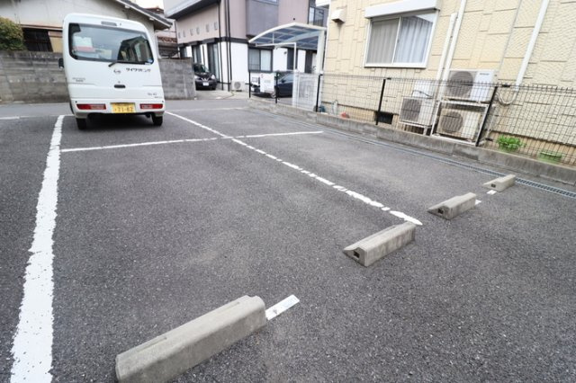 カーサ・サンエスミの駐車場