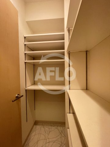 アーバンフラッツ心斎橋の玄関|La Douceur心斎橋（ラドゥセール心斎橋）　シューズボックス