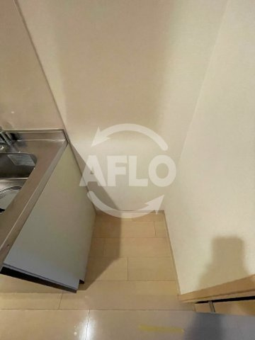 アーバンフラッツ心斎橋のキッチン|La Douceur心斎橋（ラドゥセール心斎橋）冷蔵庫置き場