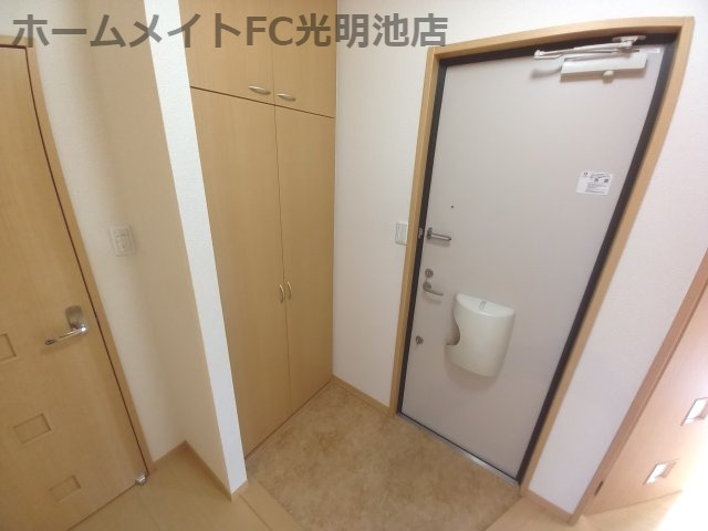 オーキッドガーデン曽根の玄関