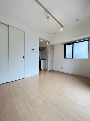 新品家具付きマンション市谷薬王寺町8(KaGood東京)の洋室