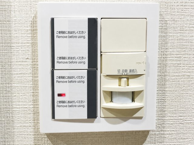 アルファグランデ小岩スカイファーストの防犯設備|センサーライトが夜間の帰宅を快適にサポート。防犯面にも配慮された安心設備です。