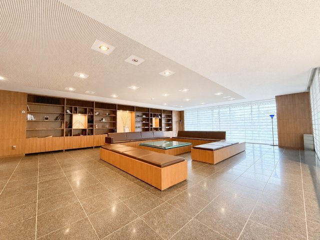 アルファグランデ小岩スカイファーストのロビー|ホテルライクなコンシェルジュサービスを採用。快適で上質な日常が始まります。