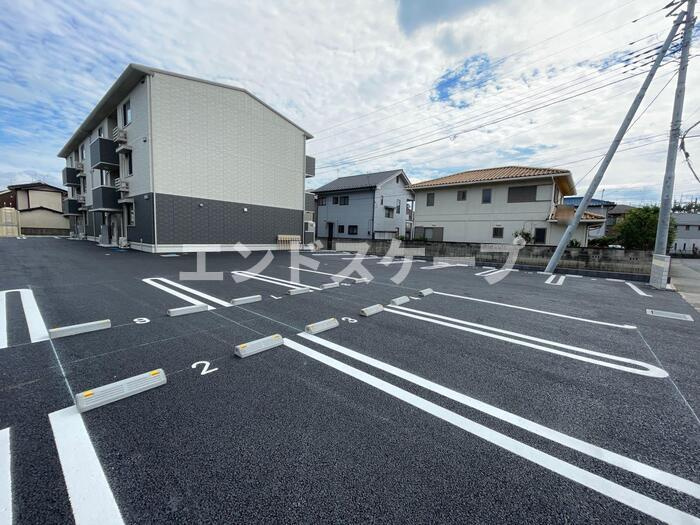 メゾンレジデンスの駐車場|高崎、前橋エリアのお部屋探しはエンドスケープまで！お客様の理想お聞かせ下さい♪