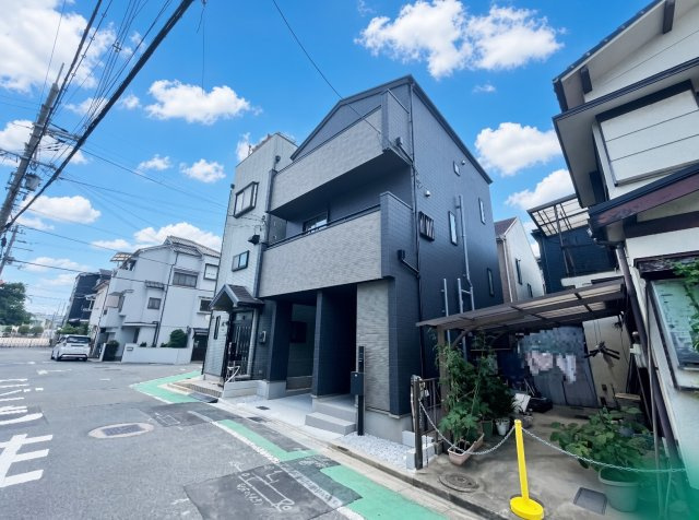 29日(土)30日(日)現地ご見学可能！　高槻市春日町　限定1邸の前面道路含む現地写真|周辺は閑静な住宅街！前面道路広々で車の出し入れも便利です。駐車が苦手な方でも安心して車庫入れできます！
