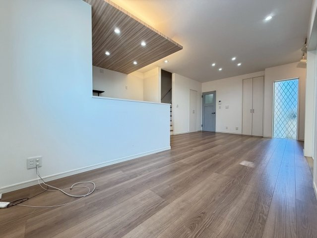 東五百住町3丁目貸家の居間・リビング