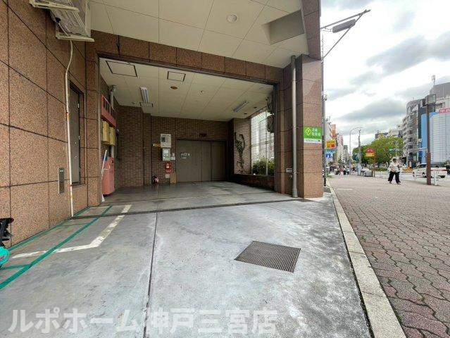 ロイヤルヒル神戸三ノ宮Ⅱの駐車場